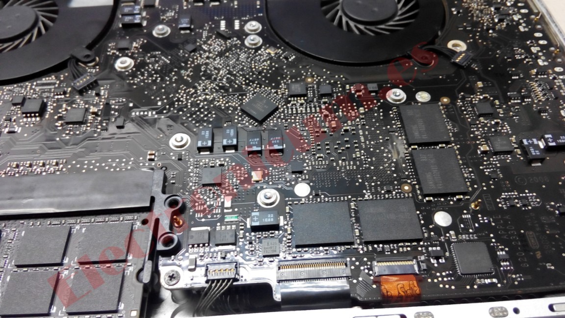 Reparación de bisagras de MacBook y carcasas dañadas