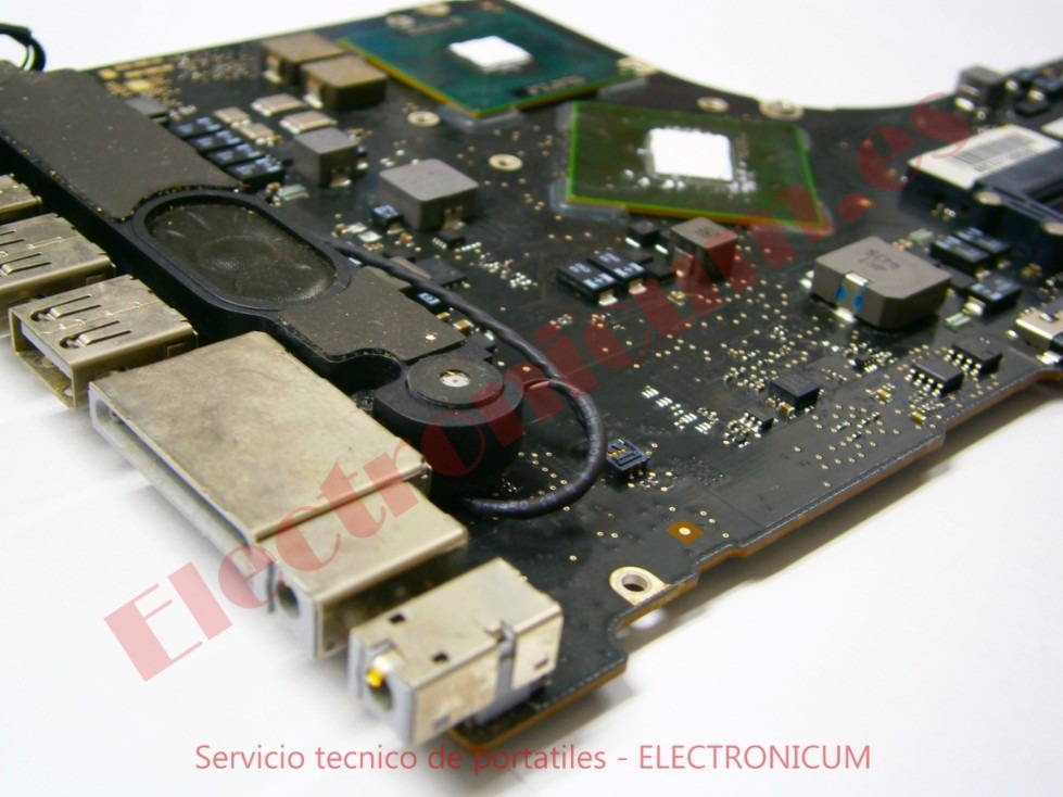 Electronicum: Cambio de batería de MacBook con piezas de calidad