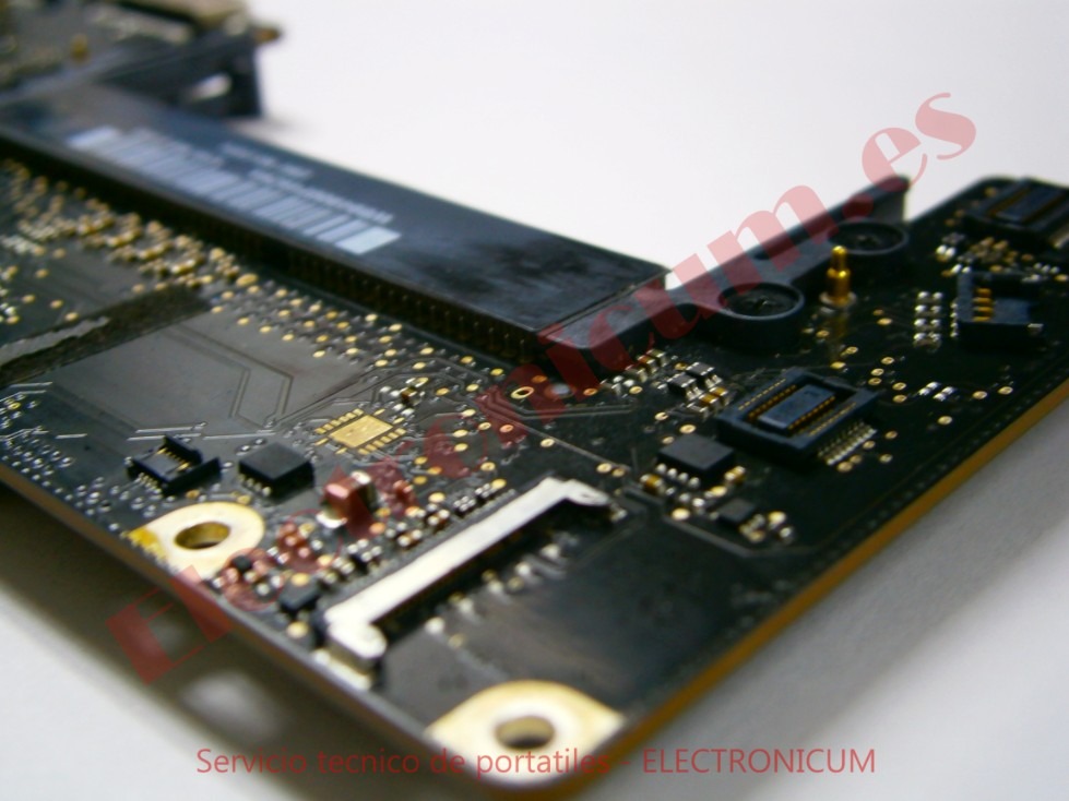 Electronicum: Reparación de MacBook por daños de líquido o humedad