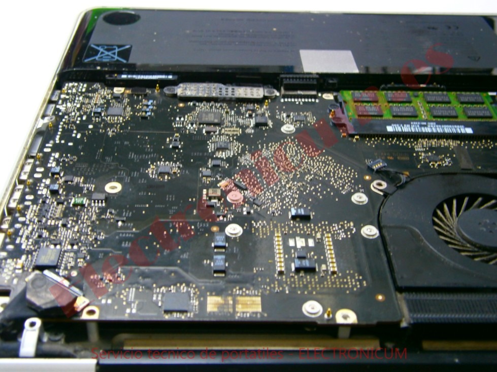 Reparación de placa base de iMac para evitar sustituciones costosas